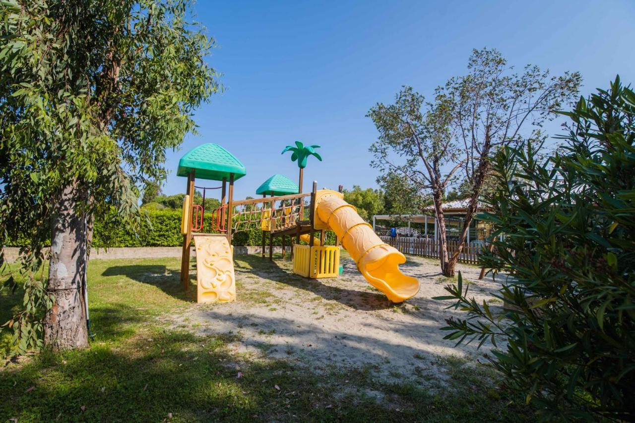 Camping Le Palme Марина ди Бибона Екстериор снимка