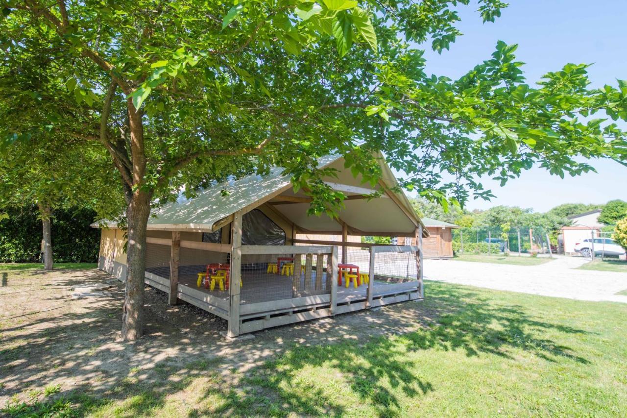 Camping Le Palme Марина ди Бибона Екстериор снимка